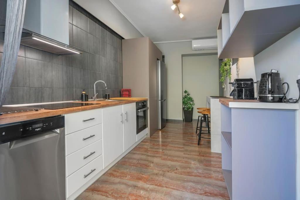 Beautiful Apt In Glyfada Center, Papandreou Street Афіни Екстер'єр фото